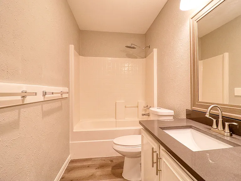 2221 Bowie Dr #7 — Photo 23