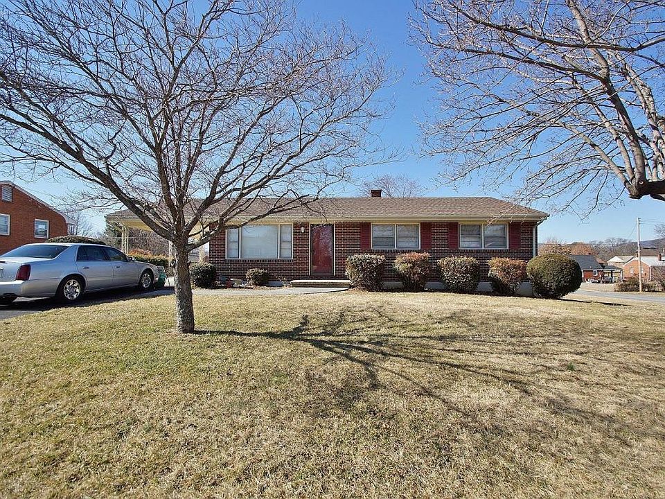 1st image of 1808 Barrington Dr NW
