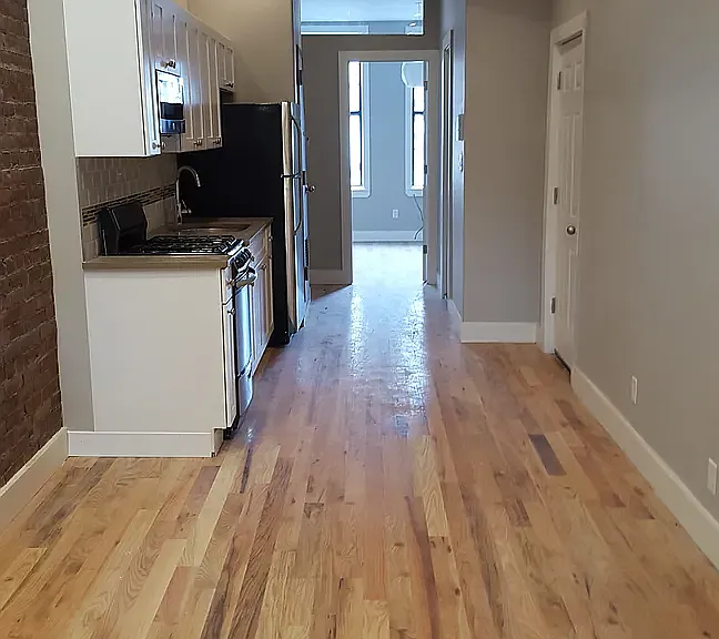 144 Manhattan Ave #3L — Photo 1
