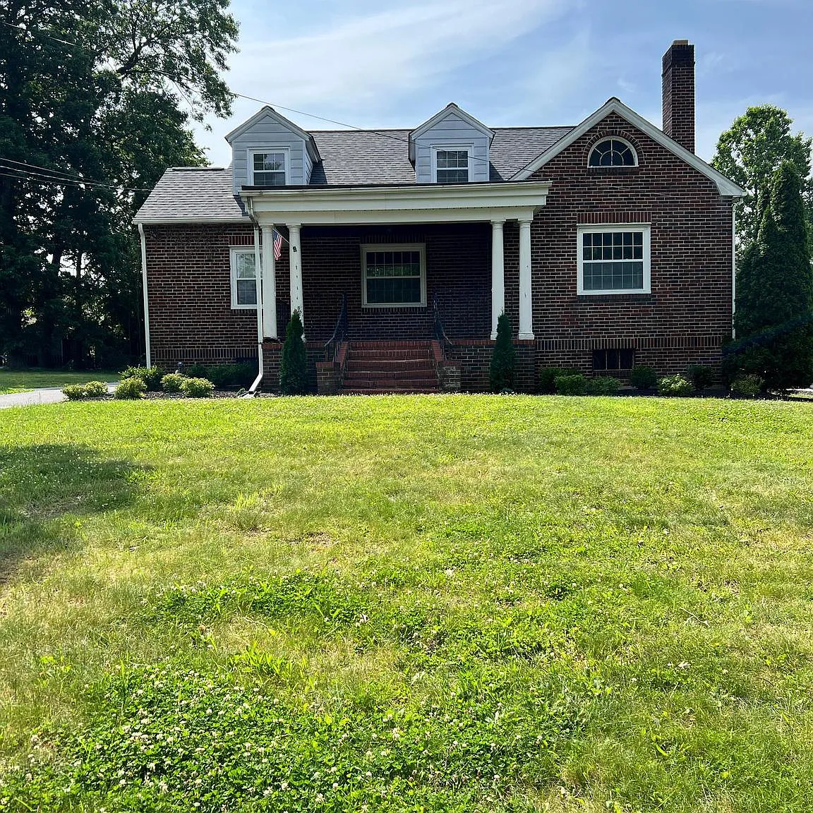 3 bed, 1.5 bath, 3140 sqft, $2,900 — Photo 1