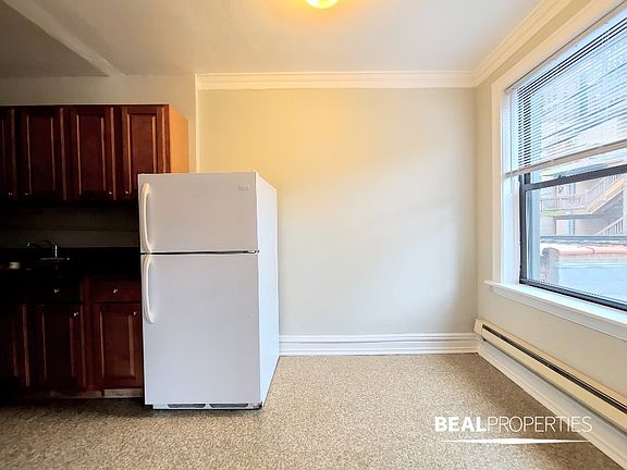 5th image of 425 W Roscoe St #425204