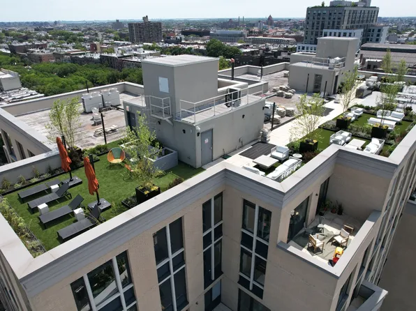 409 Eastern Parkway image 9 of 20