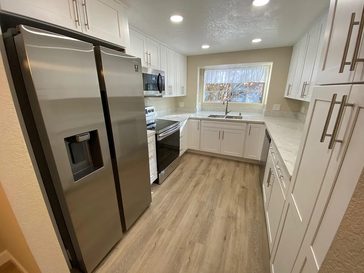Building Photo - 4204 3rd Ave #1