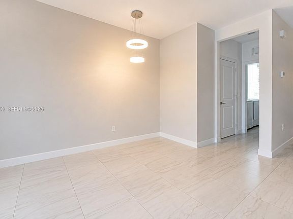 5th image of 1056 SE 23rd Ave