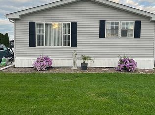 3 Finch Ln, Beecher, IL 60401