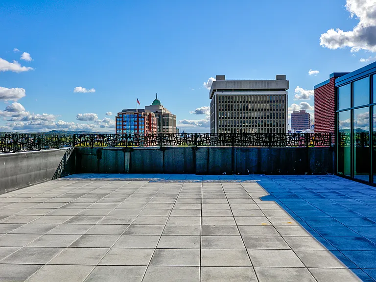 760 Broadway — Photo 8