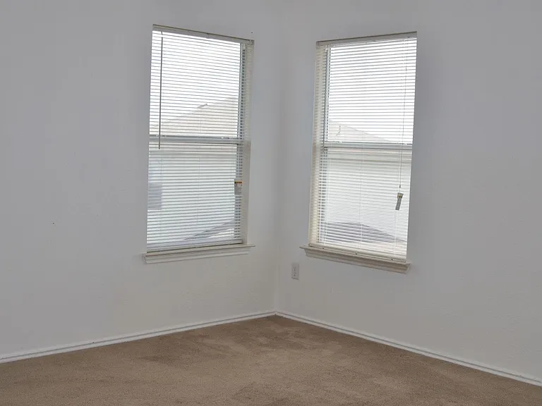 12913 Thomas Jefferson St — Photo 7