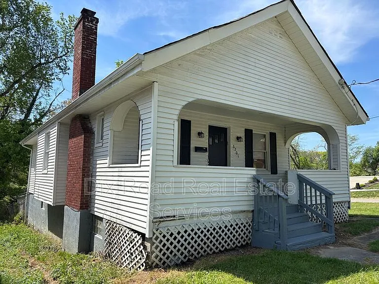 3701 Iona Ave — Photo 4