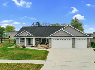 2567 E Scarlet Oak Cir, De Pere, WI 54115