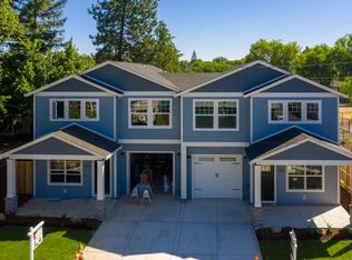 158 N 2nd St, Central Point, OR 97502