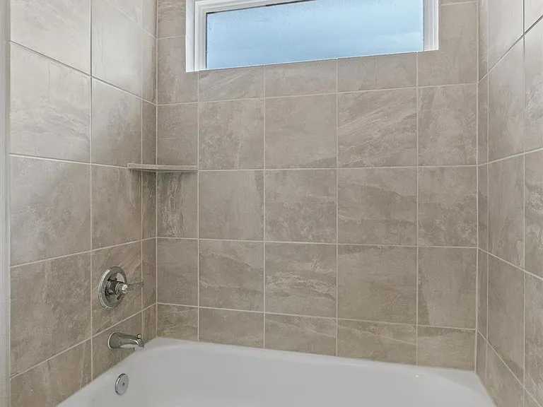 205 Riverhill Cv — Photo 31