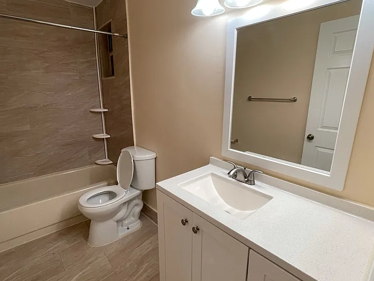 Guest Bath - Previous Listing Picture