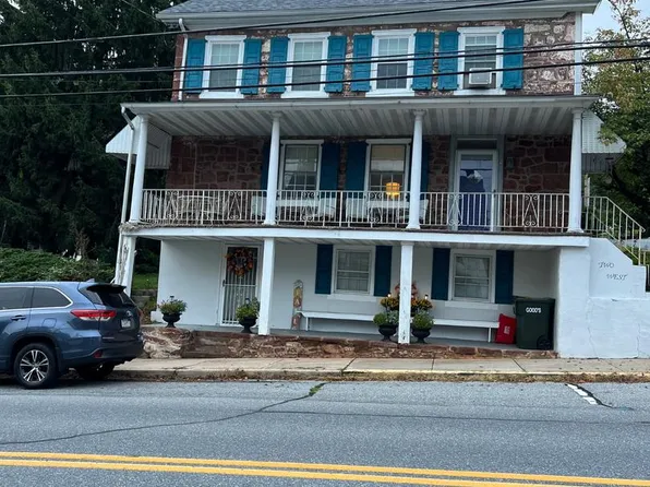 2 W Main St, Adamstown, PA 19501
