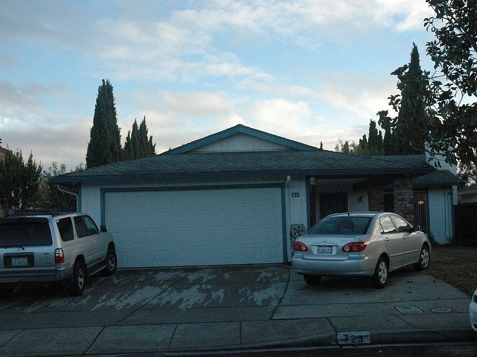 2nd image of 723 Quartz Ln