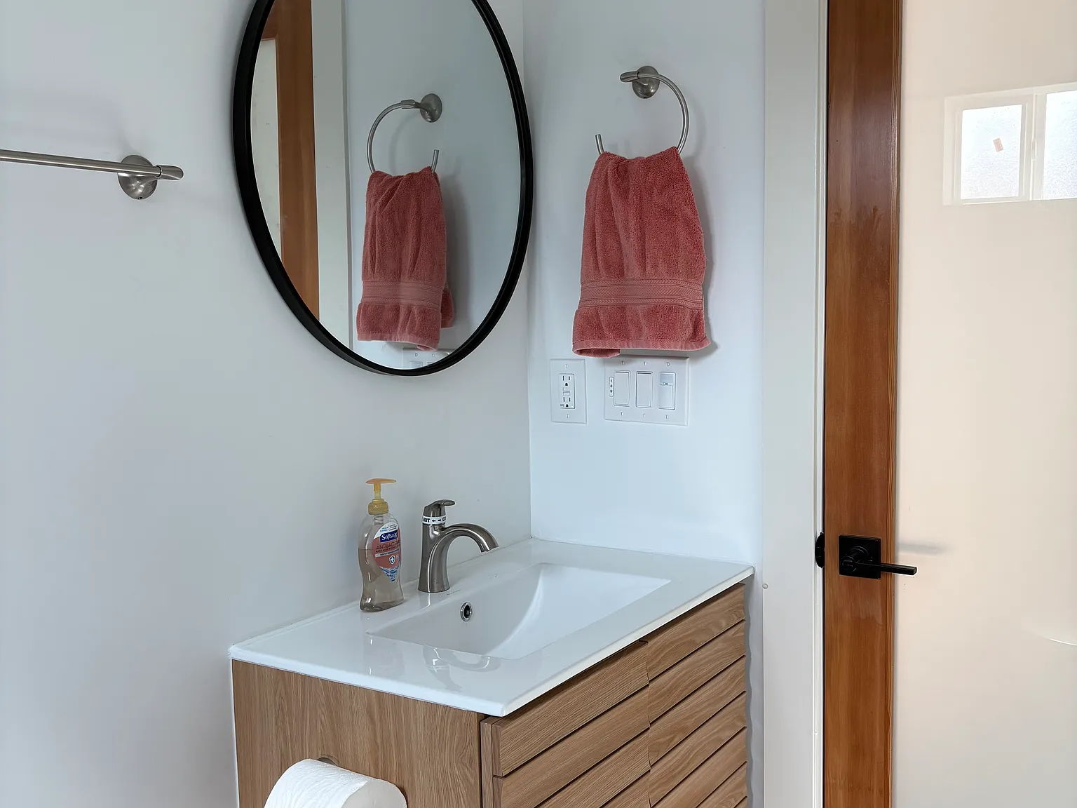 2 bed, 664 sqft, $3,000 — Photo 3