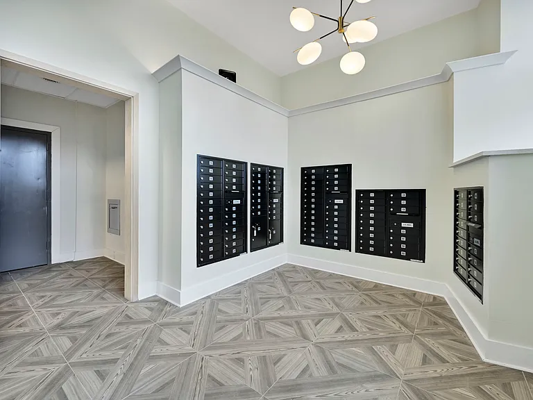 Fleetwood Lofts — Photo 7