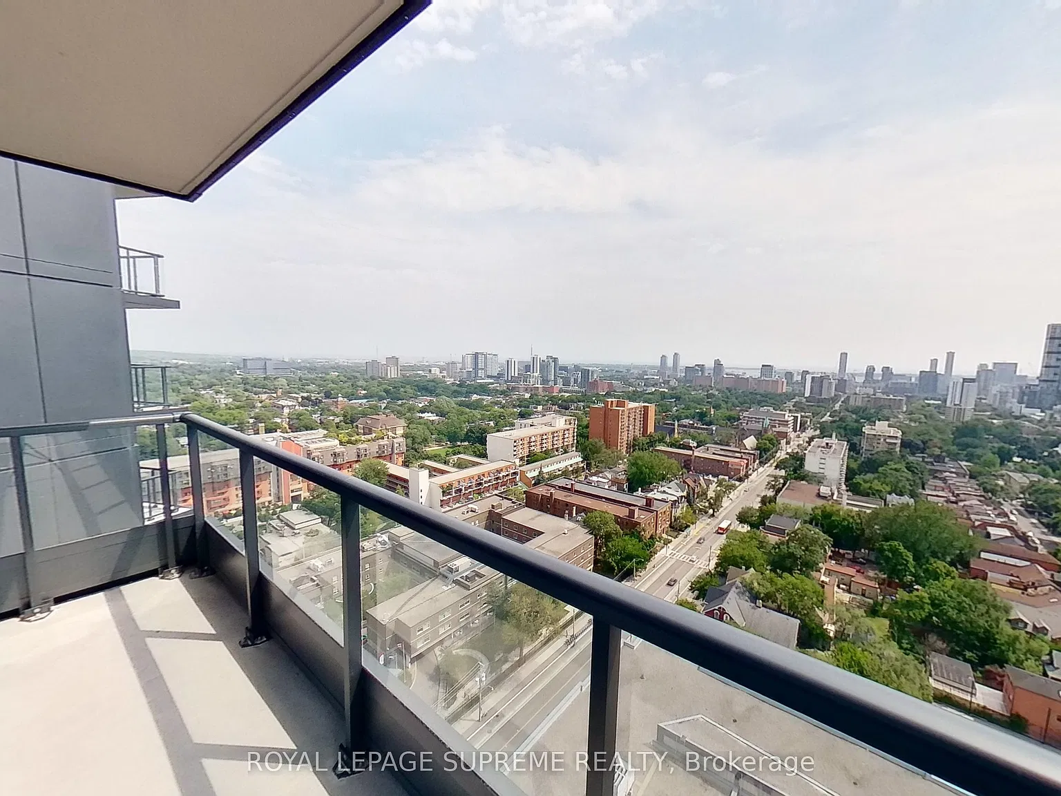 159 Wellesley St E — Photo 4
