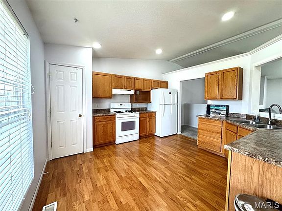 5th image of 612 Clover Rd