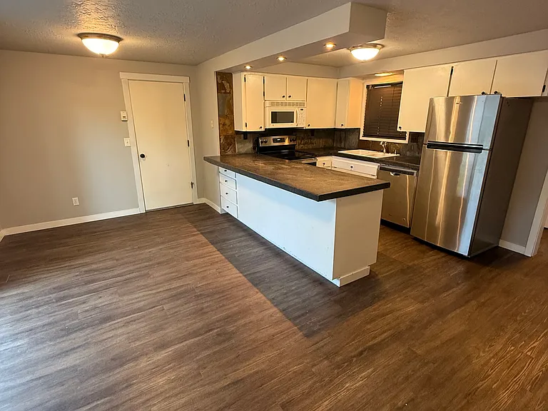 2110 Lamar Ln — Photo 10