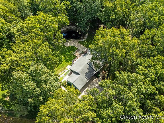 5th image of 3687 Wentworth Dr SW