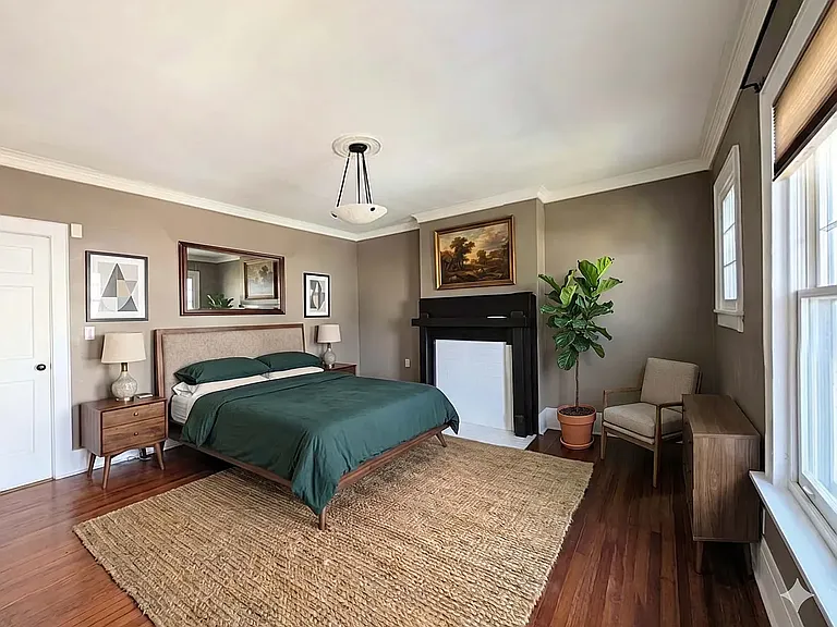 1041 Franklin Ave — Photo 7
