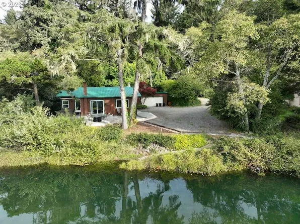 99268 Winchuck River Rd, Brookings, OR 97415