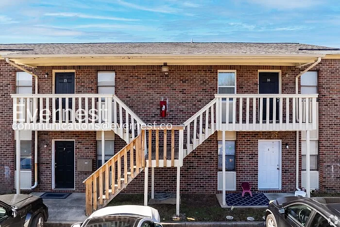 2 bed, 1.0 bath, 825 sqft, $795 — Photo 2