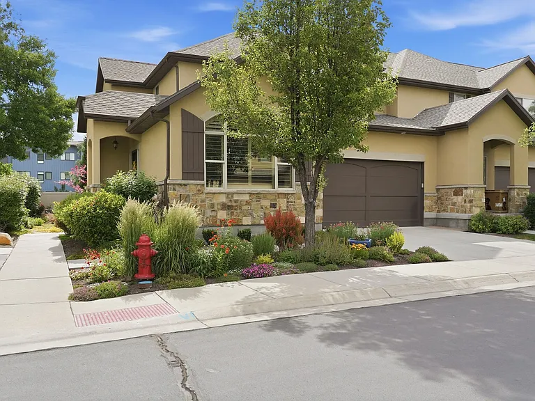 7253 S Viansa Ct — Photo 1