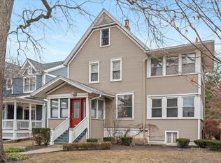 426 10th St, Wilmette, IL 60091