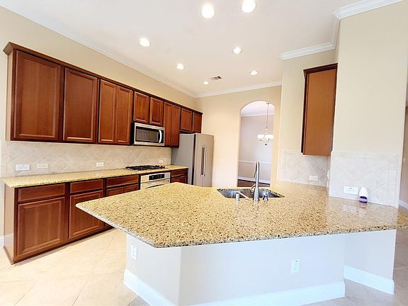 5th image of 6511 Monrovia Ln