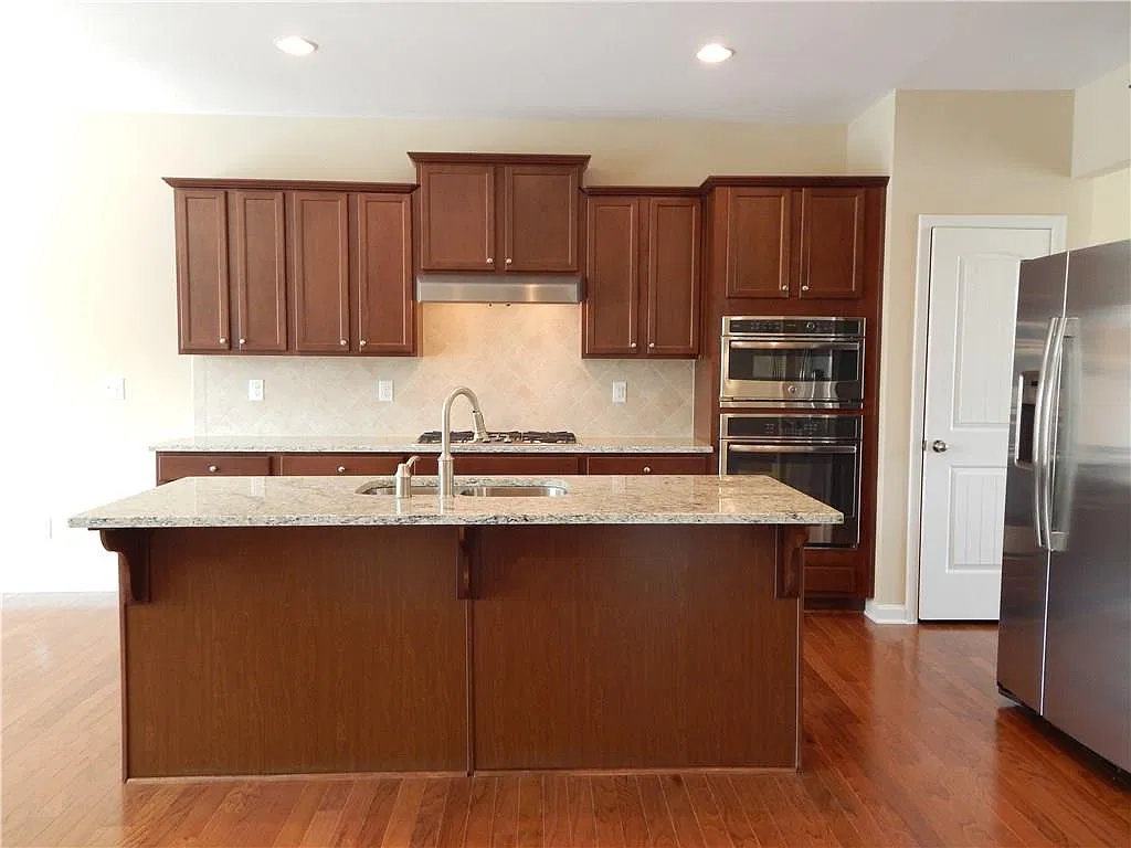 3 bed, 3.5 bath, 1748 sqft, $2,600 — Photo 2