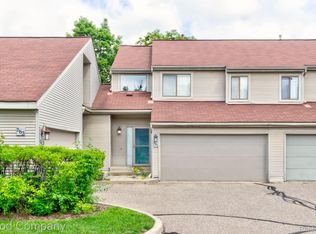 561 Harrow Ct #38, Rochester, MI 48307