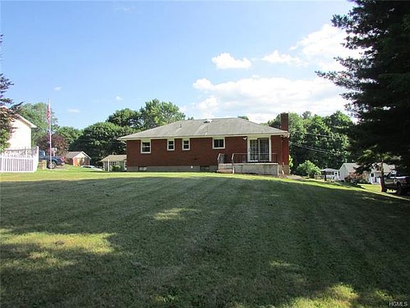3rd image of 19 Overlook Dr