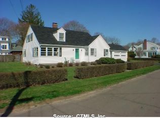32 Woodlawn Ave, Madison, CT 06443