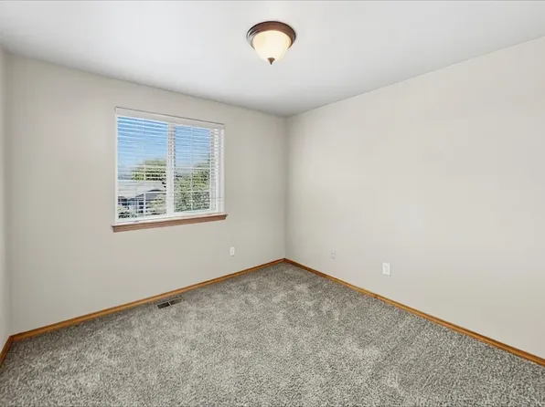 17167 Upland Dr, Arlington, WA 98223