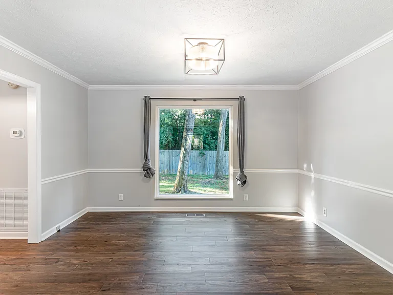 705 Ashfield Ct — Photo 3