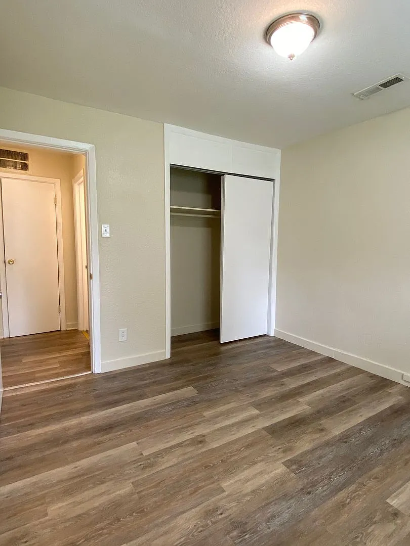 3434 SW Brendan — Photo 3