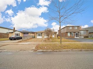4211 Brandon Gate Dr, Mississauga, ON L4T3K3