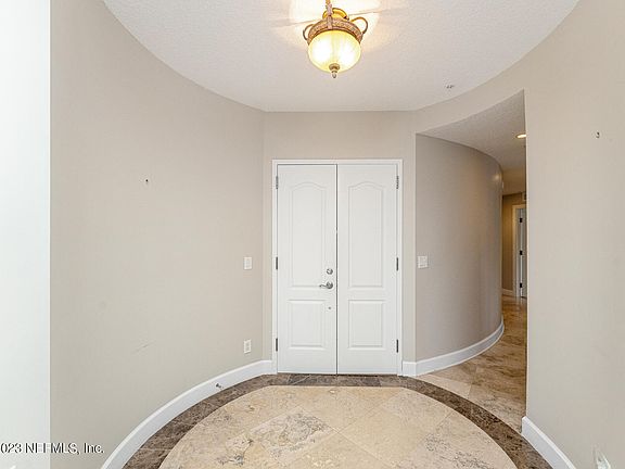 4th image of 405 1ST Street S #411