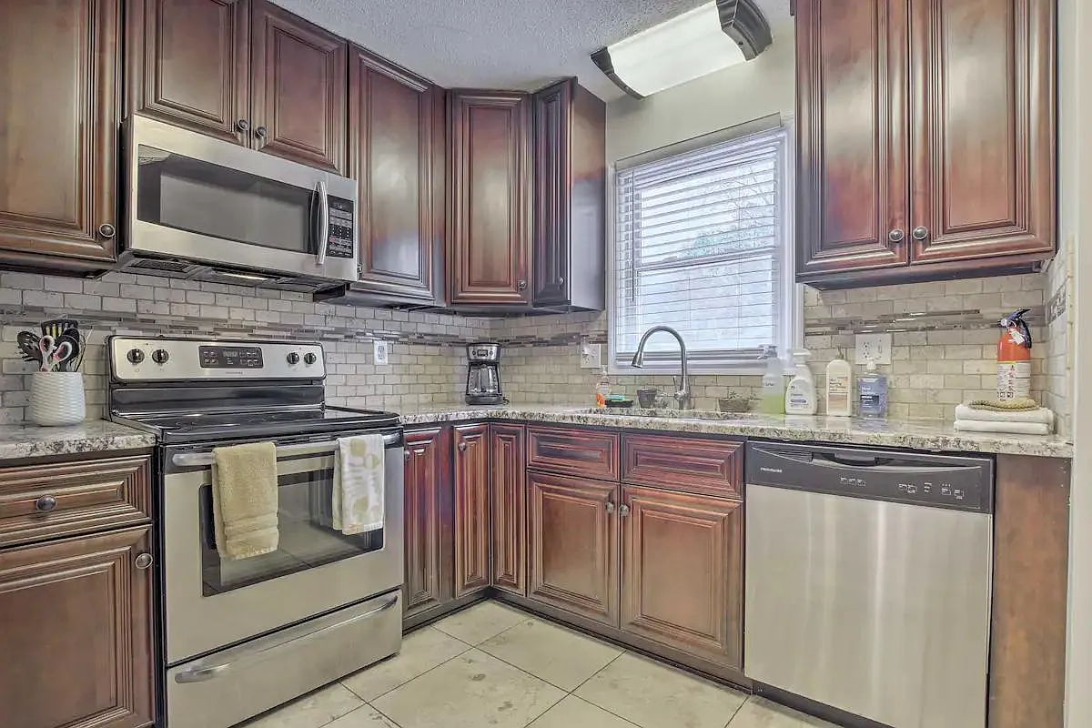 3 bed, 1.5 bath, 1500 sqft, $2,040 — Photo 2