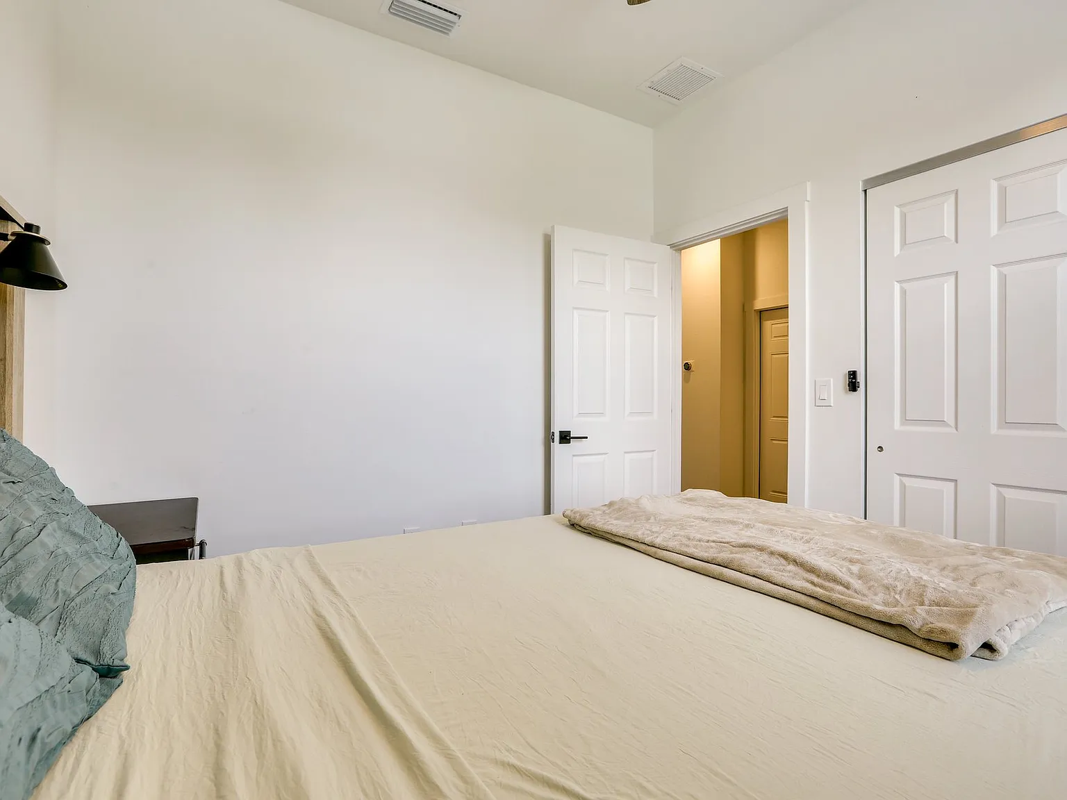 3 bed, 1200 sqft, $3,000 — Photo 4
