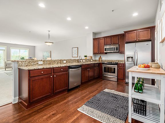 5th image of 5735 Newbank Cir APT 308