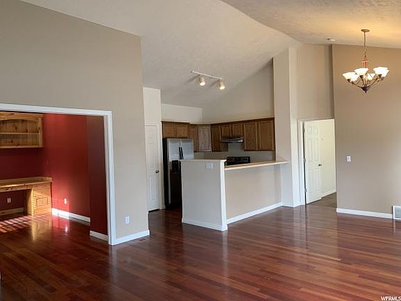 3rd image of 10819 S Wynview Ln