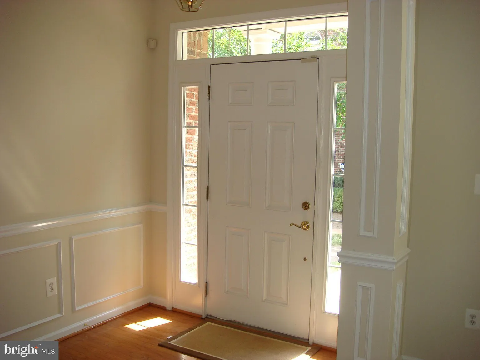 3 bed, 4.0 bath, 2012 sqft, $3,500 — Photo 2