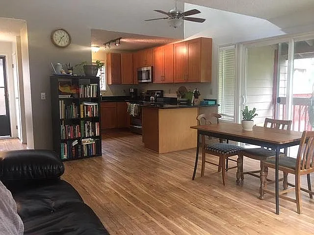 2 bed, 864 sqft, $1,995 — Photo 2