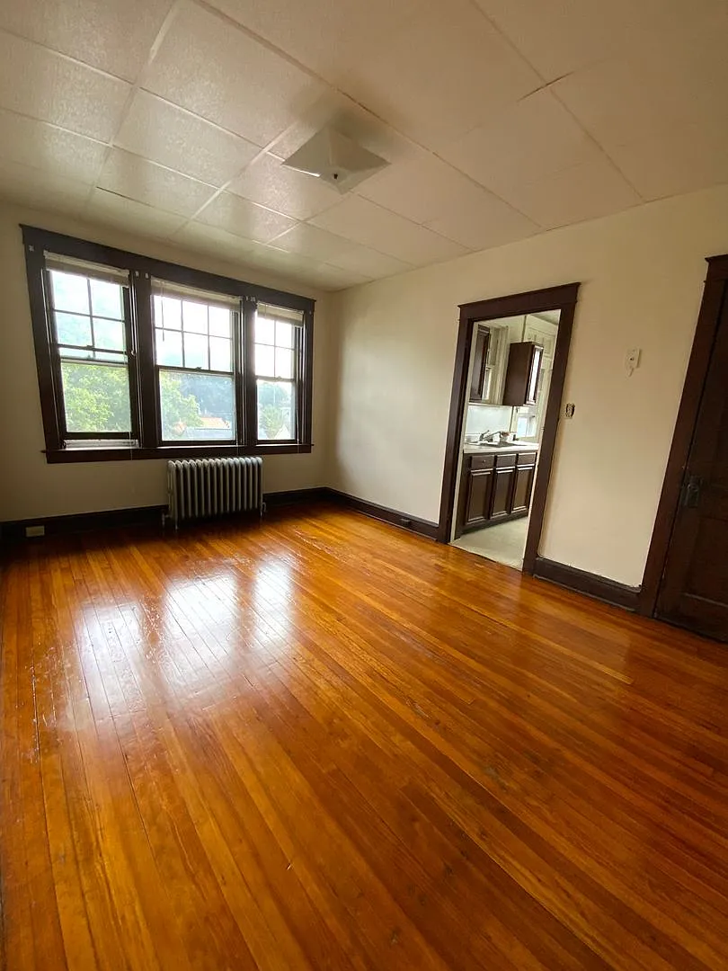 48 S Hazel Street — Photo 2