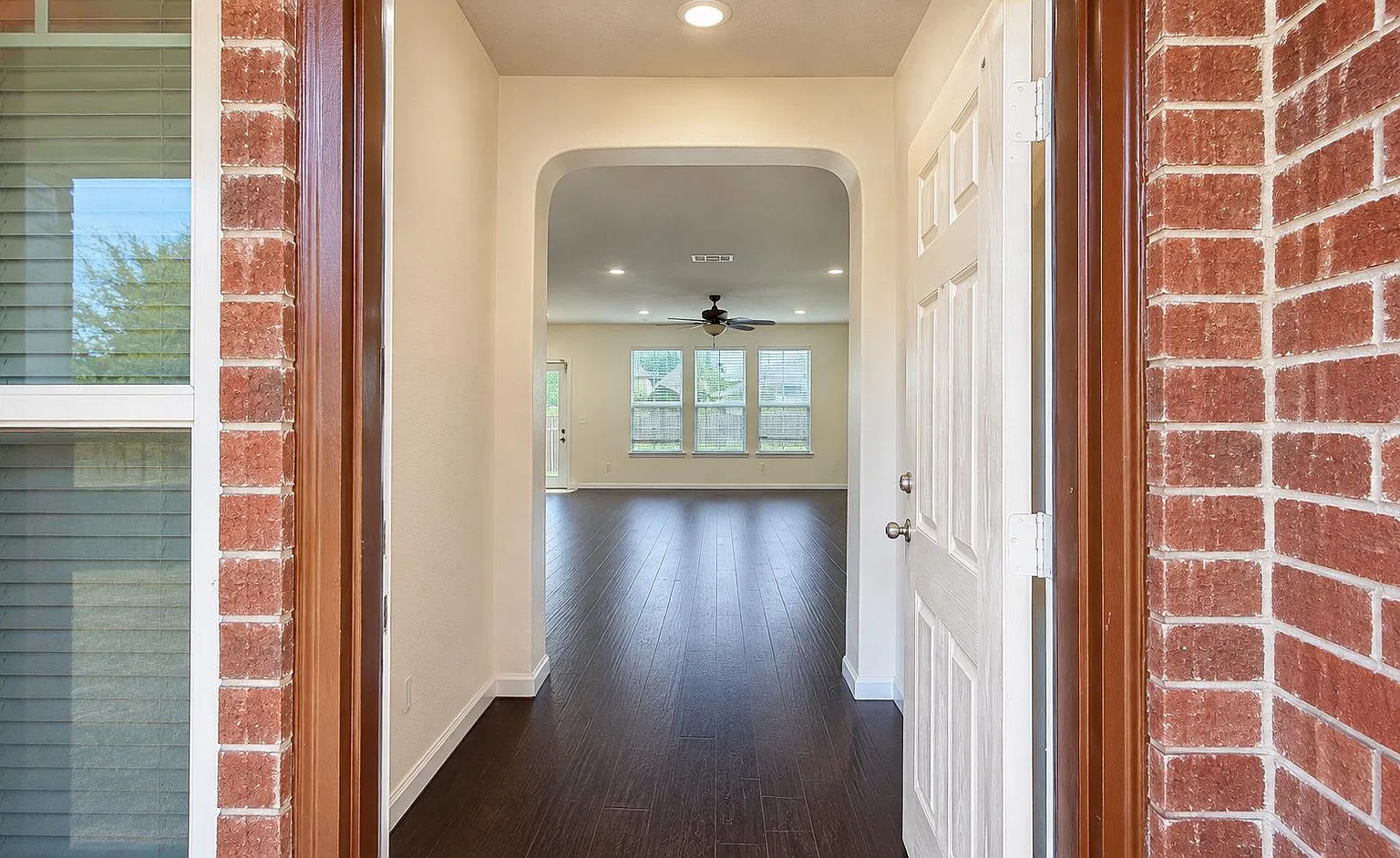 3 bed, 2.0 bath, 1890 sqft, $2,200 — Photo 3