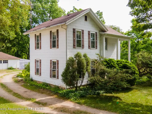 112 Adams St, Leslie, MI 49251