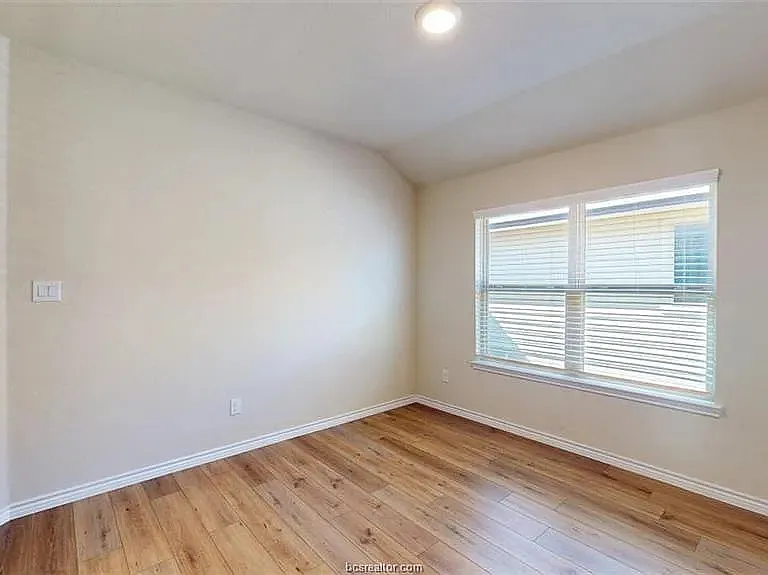 5219 Montague Loop — Photo 12