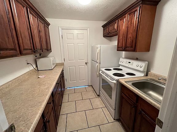 5th image of 163 E College Ave